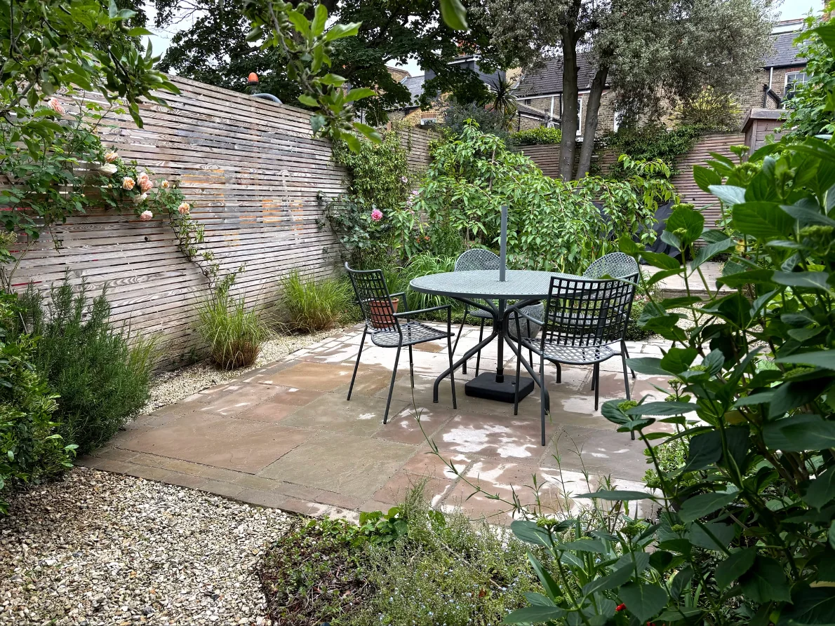 A simple terrace and soft planting in Balham