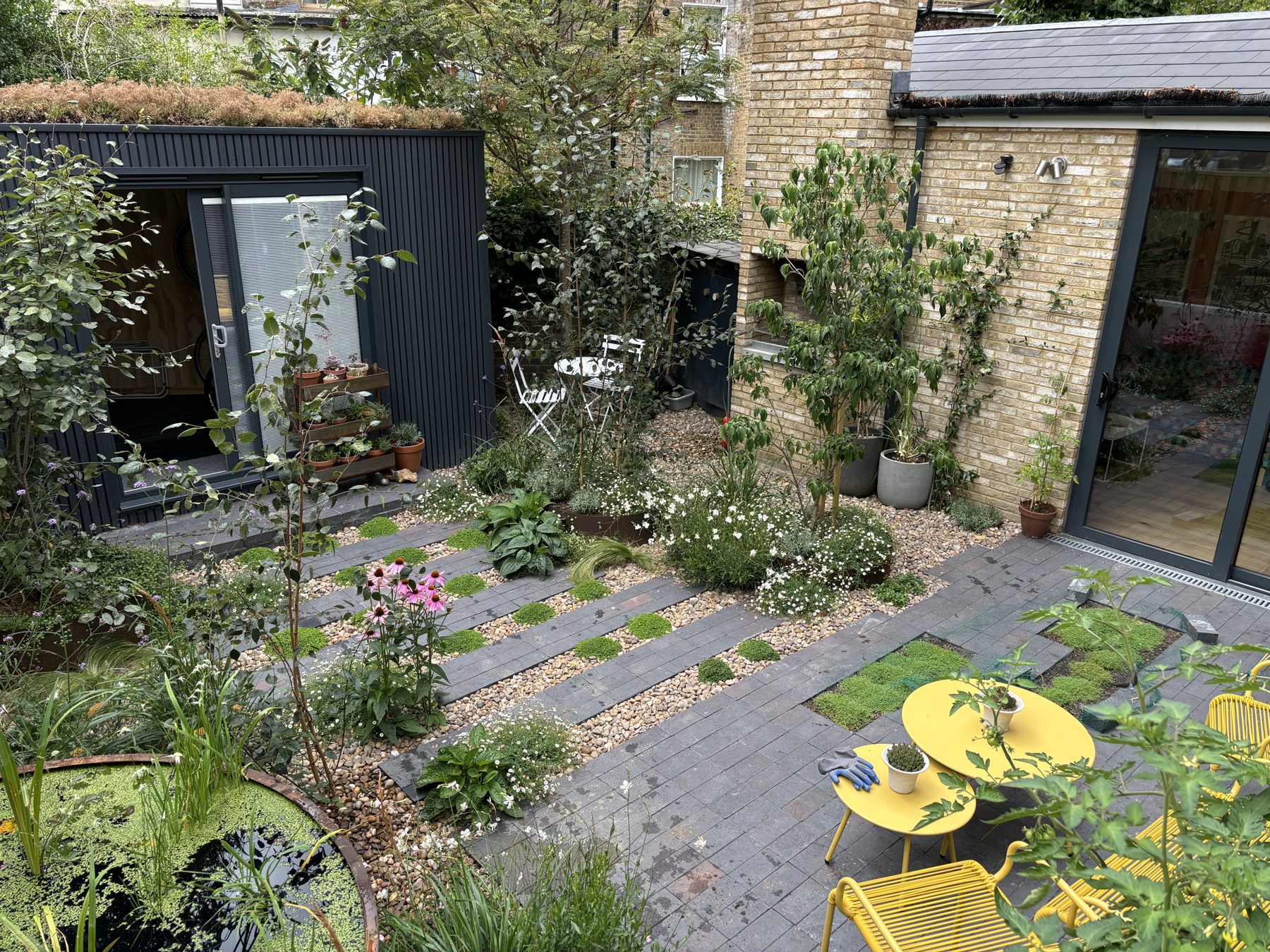 Crystal Palace garden with sedum-roofed studio and gravel planting